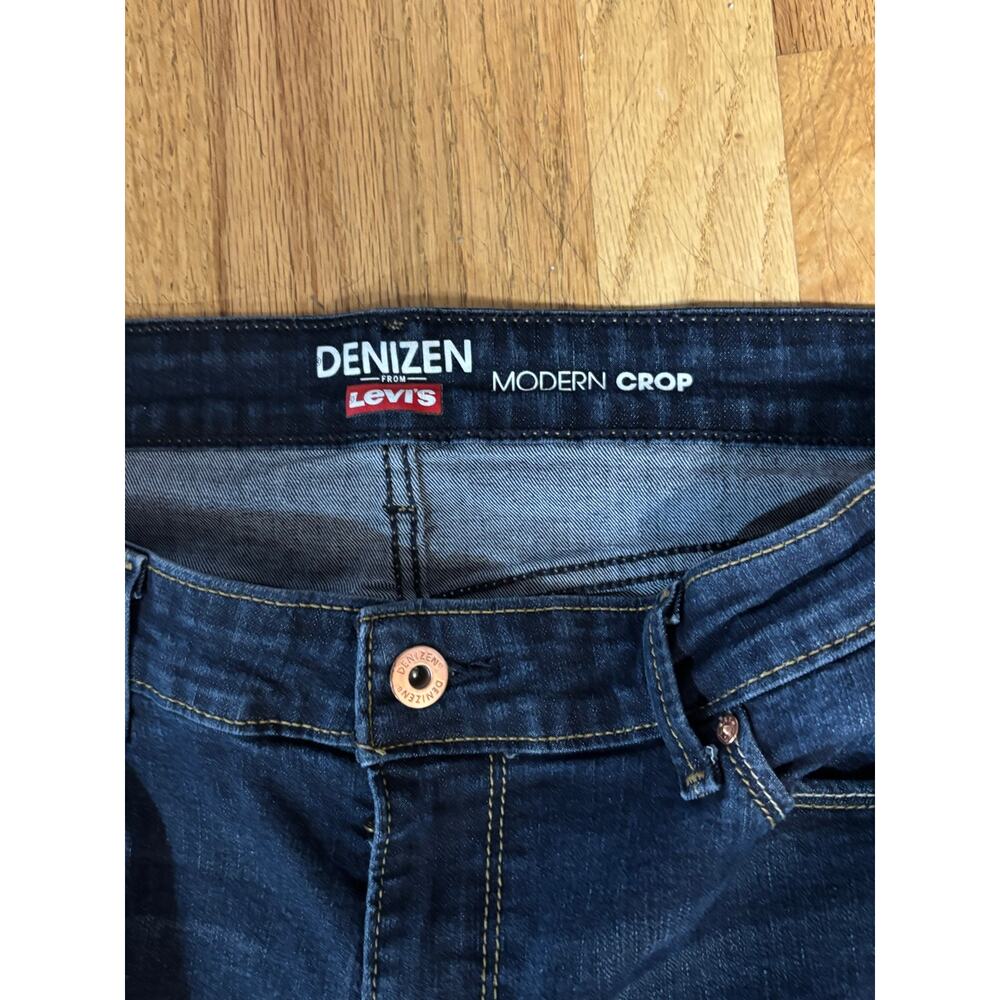 Women’s Denizen Levis Dark Wash Modern Crop Cuffed Low Rise Capri Jeans, Size 18 - Picture 3 of 4